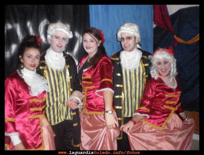 El Cuchi va de "época" (Carnavales 2010)
Ganadores del tercer premio en el concurso de grupos del pabellón.
Palabras clave: carnaval 2010 el cuchi