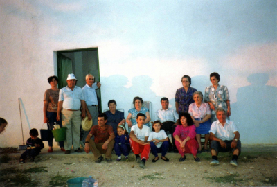 De caldereta en el "Pimedio", año 1988 (1)
De izquierda a derecha: Polo Hernández, Félix Hernández, Pablo Hernández, Vale del Castillo, Ángeles Dones, Mercedes Cabiedas, Guillermina Mora, Carolina del Castillo, Vicente "El tranquilo", Paqui Hernández, Rosario Pedraza, Inés Hernández, Felipa y Benigno Pedraza.
