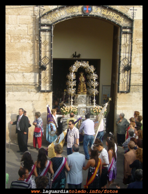 Santo Niño a su salida
Salida el día 26 hacia la plaza, a su espera...la reina y damas 2009
FIESTAS, CELEBRACIONES Y TRADICIONES: fiestas patronales 2009
