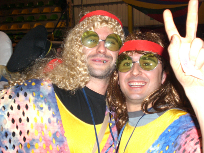Paz y amor ... y algo de bebel
28-2-09 Fiesta de Carnaval

Palabras clave: hippies