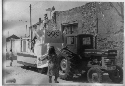 Carrozas 1972
Esta es la carroza que me ha hecho pensar que se trata de las fiestas de 1972, dedicada a las Olimpiadas de Munich de ese verano, donde España tan sólo consiguió una medalla de bronce en Boxeo.
