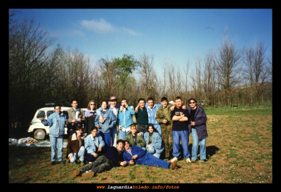 Merienda de 1996
Vaya pandilla la nuestra!. Cuánto disfrutamos de esa merienda en la Fuente de la Peña. Creo que nunca hemos coincidido tanta gente en un domingo de resurrección como ese año. 
Palabras clave: Merienda 1996