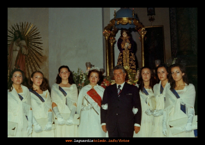 Mantenedor, Reina y Damas 1975 con el Santo Niño
Palabras clave: Fiestas Patronales 1975