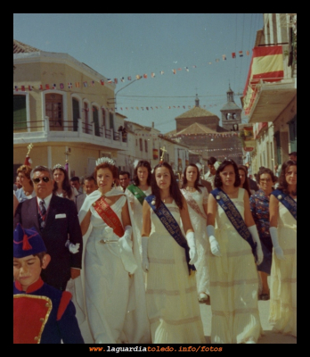 Fiestas 1975
Mantenedor. Reina y damas 1975
Palabras clave: Fiestas 1975