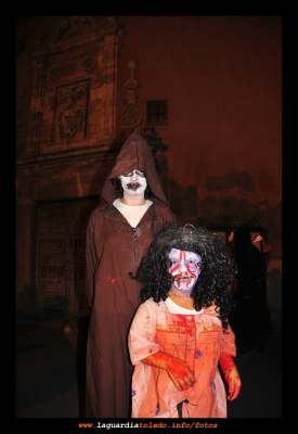 La casa del Terror, 18 y 19 de julio de 2008
La Asociación Juvenil El Trajín hizo de la casa de los Jaenes una auténtica casa del terror, representando a los personajes terroríficos más famosos del cine. Aquí podemos ver a Sergio y a Lourdes, muy bien caracterizados.
Palabras clave: La casa del terror