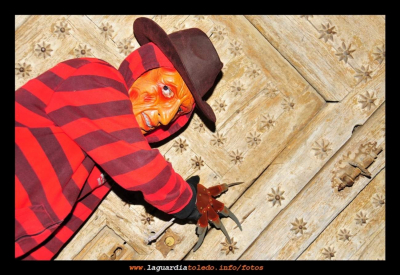 La Casa del Terror, 18 y 19 de julio de 2008
Freddy Krueger, representado por Marta, en la casa del terror. Organizado por la Asociación Juvenil El Trajín, en la casa de los Jaenes.
Palabras clave: La casa del terror