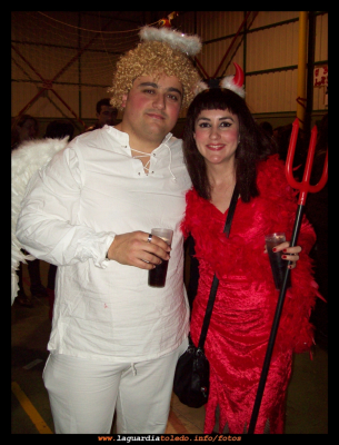 ¿Ángel o Demonio?
28 de Febrero de 2009. Fiesta de carnaval en el pabellón de deportes. En la foto Modesto y Gema.
Palabras clave: carnaval 2009