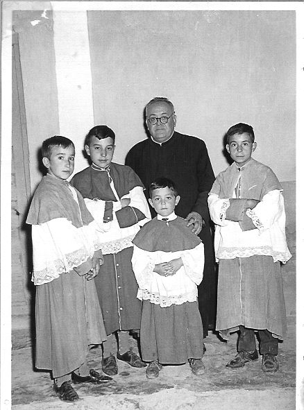 D. Francisco y sus monaguillos
Año 1967, sirva este reportaje, en recuerdo a D. Francisco y a las distintas generaciones de monaguillos, que tuvo a su cargo. 
