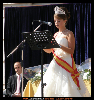 Discurso Reina 2009
El dia 24 de Septiembre a medio dia y tras ser coronada Rosana ( la reina 2009) pasa a realizar un saludo muy lleno de entusiasmo a todos los guardiolos.

Palabras clave: Discurso Reina 2009