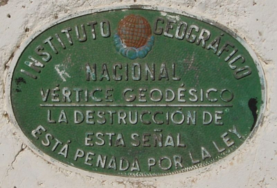  Placa identificativadel Vertice Geodésico La Mella
El Instituto Geodrafico Nacional Informa: De que tenemos un punto de lugar pintoresco para contemplar la belleza de lo que acontece a nuestro alrrededor desde allí ,  y como no esta penado por la ley .
Palabras clave: Placa identificativa La Mella