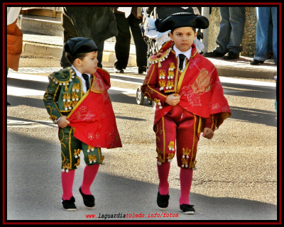 Toreros - Desfile 27-2-2010
Cuadrilla de toreros desde Yepes
FIESTAS, CELEBRACIONES Y TRACICIONES: Carnavales 2010
Palabras clave: Toreros