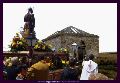 FOTOMONTAJE: Visión de la bendición de Don David a la Ermita de Pera
Es cierto que existe la ilusión de muchos de recordar la romería a la Ermita de Pera. Quedaría para la posteridad la imagen de Don David bendiciendo la Ermita de Pera, para su siguiente reconstrucción  y poderla disfrutar los Guardiolos año tras año. 
Photoshop hace maravillas a la hora de recrear una situación parecida, a mi entender. Proyecto Tupi hace lo posible por recuperar historia y tradiciones .Esperamos expectantes que algún día esta se lleve a cabo
Palabras clave: bendición Don David Ermita de Pera