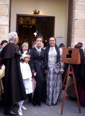 retrato con camara
Asun y Maria Jose, retratadas en la puerta de la iglesia, en la boda de antaño
Palabras clave: asun maria jose boda de antaño