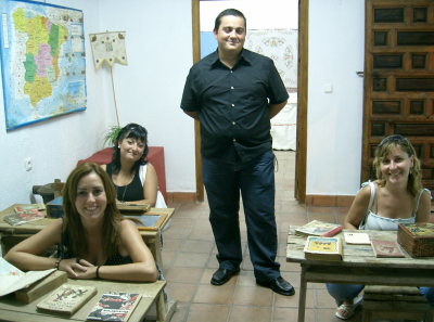 Casa de los Jaenes - Clase
Alumnas con su profe... me falta la regla para imponer orden
Palabras clave: Modesto Fiestas Jaenes