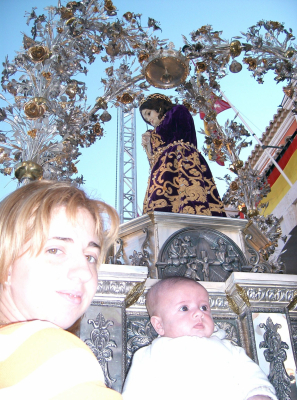 Gema y Daniel
Foto, típica de fiestas, de Gema con su niño en la carroza del Santo Niño
Palabras clave: Modesto Fiestas