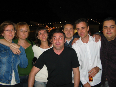 El día 22 con unos amigos
Foto con unos amigos de La Guardia tomada el día 22 por la noche en la plaza 
Palabras clave: Modesto Fiestas