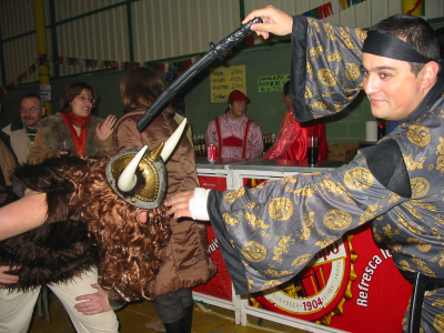 Entrando a matar...
Lucha a muerte entre un Samurai y un Vikingo...
Palabras clave: Modesto Carnaval