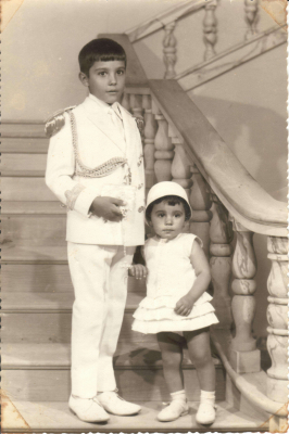 Jose y Gema, comunión de Jose
Foto de comunión de Jose Antonio Román junto a su hermana Gema (hijos de Modesto y Germana)
Palabras clave: Modesto Germana