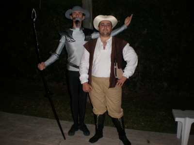 Modesto en la Coreografía 2008
Con motivo del fin de curso del año 2008, actué en la coreografía de mi escuela de Baile (Salsalón). La obra se llamaba "Don Quijote de la Salsa", yo hacía de Sancho Panza. La actuación constaba de un Vals y una Salsa y tenía una duración de 15 Minutos.  En la foto salgo con mi compañero de clase Fernando que hacía de Don Quijote.

Palabras clave: Modesto Coreografia baile