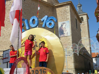 Desfile de carrozas
Carroza de Rio 2016 de la A.J. El Trajín
Palabras clave: carrozas trajin