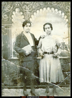 Dos amigas
Casimira del Castillo con su amiga, años 20
Palabras clave: Casimira del Castillo 