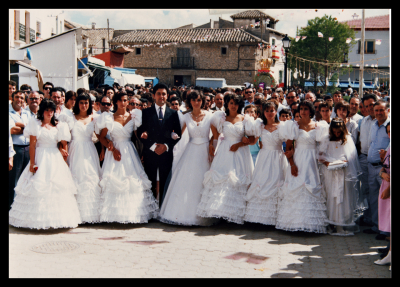 24-9-1986
 24-9-1986 Damas, reina y mantenedor, entrantes: Tere, Mª Carmen Peláez, Ana López, el mantenedor Paco, la reina Isabel Araque, Estrella, Encarni  Mascaraque,  Merce Alberca y Sara Araque.
Palabras clave: 24-9-1986 Damas, reina y mantenedor