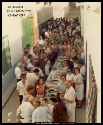  28 sep 1983
28 de Septiembre del año 1983, calle Las Procesiones. ¿Qué evento se celebraba? Aparte de ser el último día de las fiestas. 

Palabras clave: 28 de Septiembre del año 1983, calle Las Procesiones