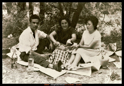 La merienda
Victorino,  Juliana y María, Merienda 1959. 
Palabras clave: Merienda 