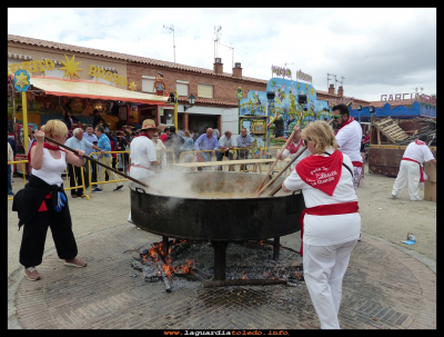Haciendo el pisto
La peña los timbales cocinando el pisto manchego (28-5-2016)
Palabras clave: peña los timbales pisto  CASTILLA LA MANCHA 