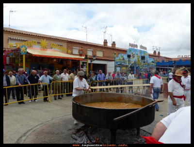 El pisto
La peña los timbales cocinando el pisto manchego en las fiestas de CASTILLA LA MANCHA (28-5-2016)
Palabras clave: peña los timbales pisto  CASTILLA LA MANCHA 