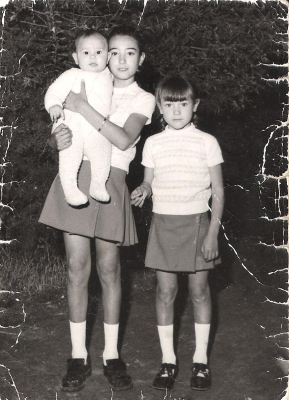 Ana, Eugenia y Paco Orgaz Largo. Año 1972
