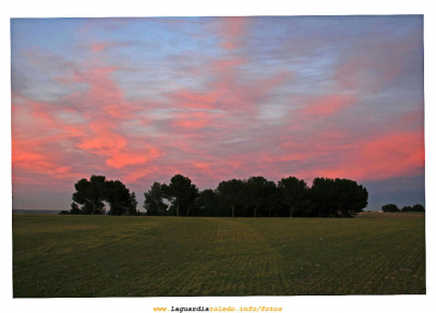 Anochece encima de los cerros de San Antón El Viejo (6 de Enero de 2007)
[i]Empieza a ver a La Guardia de un modo diferente[/i]
[img]http://www.laguardiatoledo.info/fotos/resources/logo_tupi_bn_w65_conbordes.jpg[/img]

Palabras clave: Anochece encima de los cerros de San Antón El Viejo (6 de Enero de 2007)