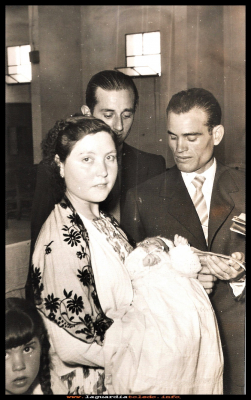 BAUTIZO
Pedro, Victorina y Feliciano, familia (polana) de bautizo, año 1959
Palabras clave: Bautizo