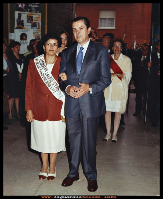 CONMEMORANDO
En 1999 se conmemoro los 30 años de reinas y damas , desde el 1969 que comenzó esta tradición.
En la foto: Teresa Guzmán, reina 1972 y Benito González mantenedor del mismo año.
Palabras clave:  30 años  reinas damas 