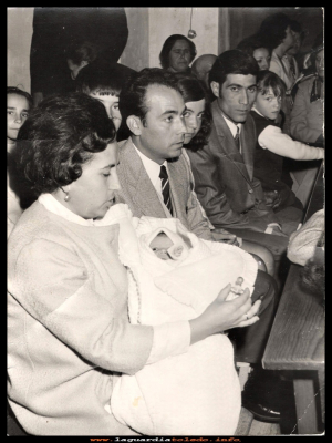 Bautizo
Bautizo de Mª Luisa García en 1972. Hija de Luis e Isabel, los padrinos Julio y Mª Prese (del mesón)
Palabras clave: Bautizo