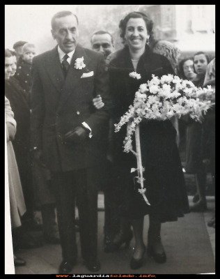 BODA DE...
Boda de Tomás Hijosa y Maruja. 
Don Fausto González fue el padrino de boda.
Palabras clave: Boda Tomás  Maruja  Fausto 