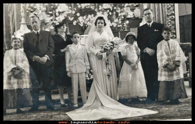 Boda de...
Boda de Alfonso Hernández y Vicenta Valencia. En el año  1943
Palabras clave: Boda  Alfonso  Vicenta 