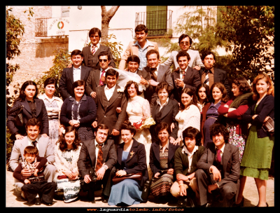 Boda y amigos
Boda de Juan Araque y Mª Carmen Pedraza, con los amigos, año1978.    
Palabras clave: Boda  Juan Araque  Mª Carmen