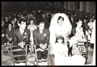 Boda
Boda de Eulogio Santiago del Castillo y Juli Orgaz Guerra, en el año 1971,  los padrinos, Román Orgaz Guerra y  Teodora Guzmán, la niña de las arras Begoña Mora.


Palabras clave: Boda de Eulogio Santiago del Castillo y Juli Orgaz Guerra