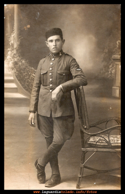 Bonifacio en la mili
Bonifacio Pedraza en la mili (más conocido por el tío jaro el esquilaor). Años 20.
Palabras clave: Bonifacio Pedraza en la mili