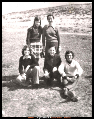 CUADRILLA
Amigos Pilar Mascaraque, Goyi Santiago, María García, Polo Cabiedas y Luis Puerta (1973)
Palabras clave: Amigos