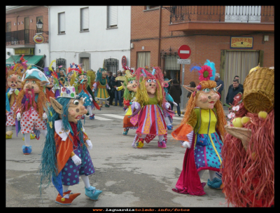 Carnaval 2009
Comparsa de la asociación juvenil “EL TRAJIN”  desfilando en los carnavales del 2009.
Palabras clave: asociación juvenil carnavales