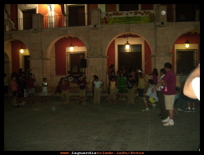 Carrera de sacos
El día 26 de Julio  del 2010, comenzó IV semana de la juventud, durante dicha se mana se organizaron una serie de actividades, entre otras, juegos para los más pequeños, películas y discoteca para los mayores. Carrera de sacos.
Palabras clave:  juegos para los más pequeños
