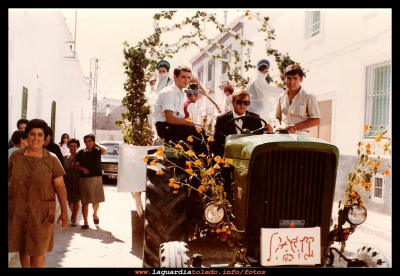 Carroza 1970
Carroza  del año 1970
Su conductor Perpetuo Mora Aranda, a la izquierda Juan Orgaz, y a la derecha Manolo García (cepa). 
La señora de la izquierda: Juana Largo, las de atrás, Victoria Potenciano y Margarita Santiago.
FIESTAS, CELEBRACIONES Y TRADICIONES: < Fiestas patronales 1969
Palabras clave: Carroza  del año 1969