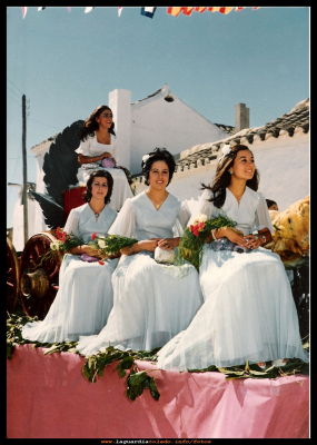 Carroza 1973
Carroza de la reina y damas del año 1973.

La reina, Mª Llanos Montesinos Orgaz, las damas, Mª del Pilar  Guzmán Sánchez, Milagros Sánchez Nuño e Inmaculada Espada Redajo. 

Palabras clave: Carroza del año 1973