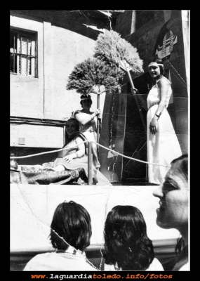 Carroza concursante
Carroza fiestas de los años 70.
Palabras clave:  fiestas Carroza