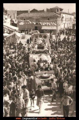 Carroza de la reina
Primera carroza que desfilo por La Guardia con reina y damas. Año 1969.
La reina fue Ino Peláez, las damas, Marina Guzmán, Juli Santiago, Vicenta Orgaz y Tomasa. 
Palabras clave: Primera carroza  Año 1969.