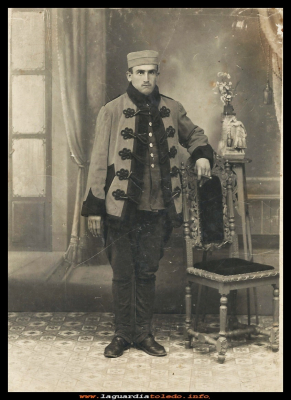 Casimiro Mora
En el año 1923 Casimiro Mora Muñoz,  hizo la mili en  Alcalá de Henares, en  el regimiento de caballería.
Palabras clave:  Casimiro la mili 