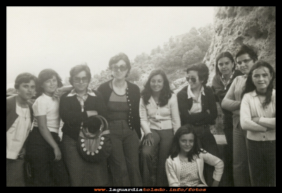 Catequistas
Excursión de muchachos y muchachas, de la parroquia de La Guardia, cuando estaban en la catequesis, preparándose para la confirmación. En el año1976.
Fotografía tomada en la ciudad encantada.
INSTITUCIONES: La Parroquia
Palabras clave: Excursión de muchachos y muchachas, de la parroquia de La Guardia