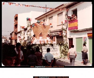 Cesta de flores (1.978)
Fiestas 1978, Carroza cesta de flores. En la foto Mª Carmen Pedraza y Mª Angeles Espada.
Palabras clave: Fiestas 1978, Carroza cesta de flores